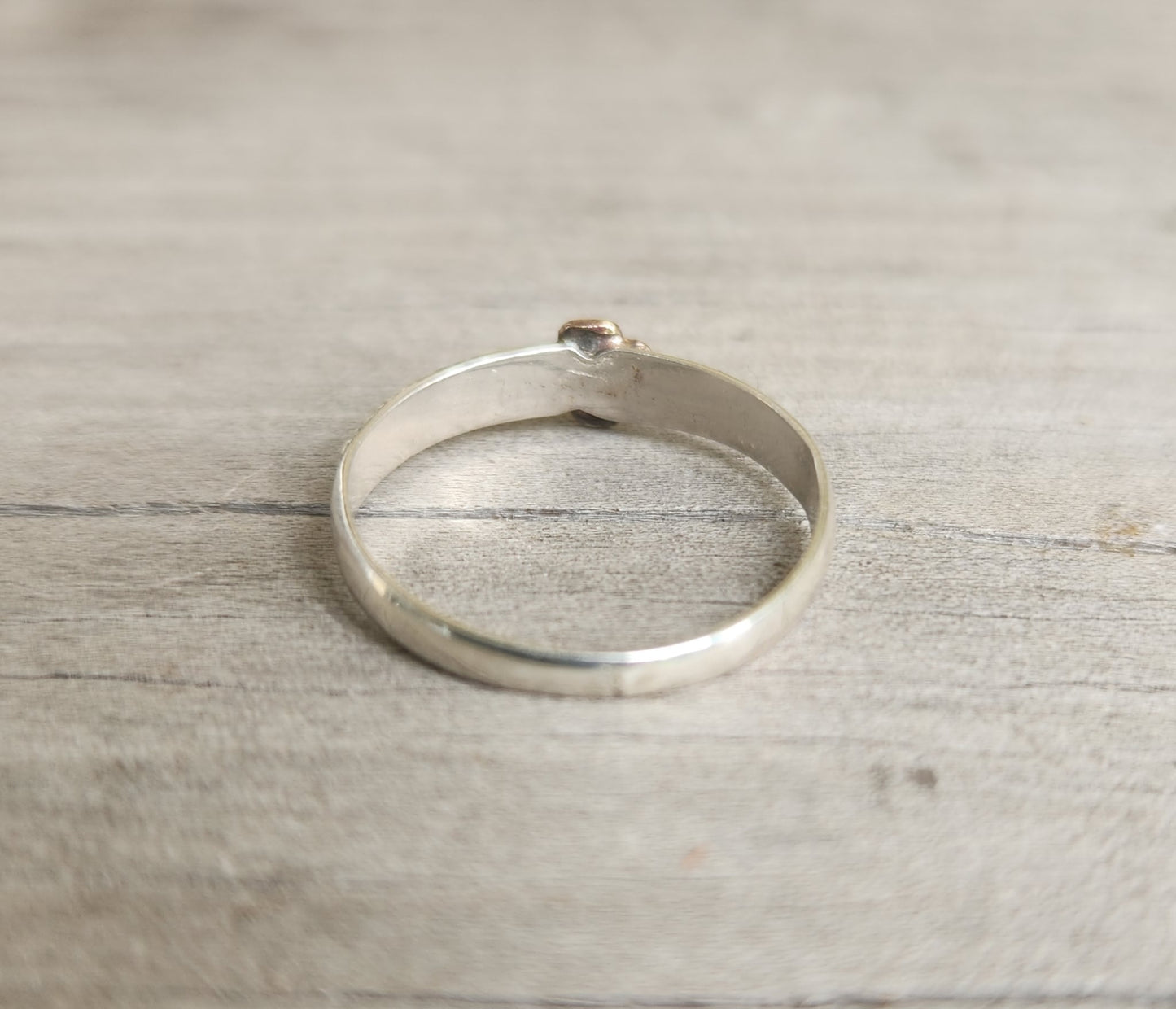 Two tone ring.9k gold flower on sterling silver band. Dainty mixed metal ring