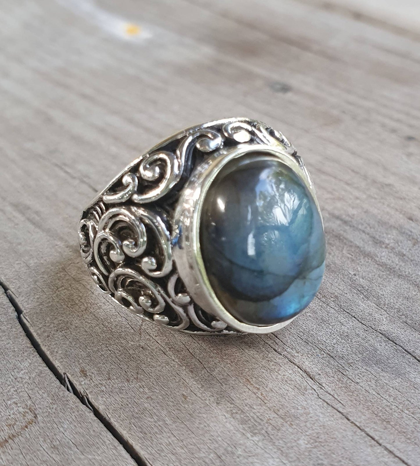 Labradorite chunky ring,sterling silver,beautiful scroll sides,vintage style,Japanese style waves,baroque,mens fashion,boho,