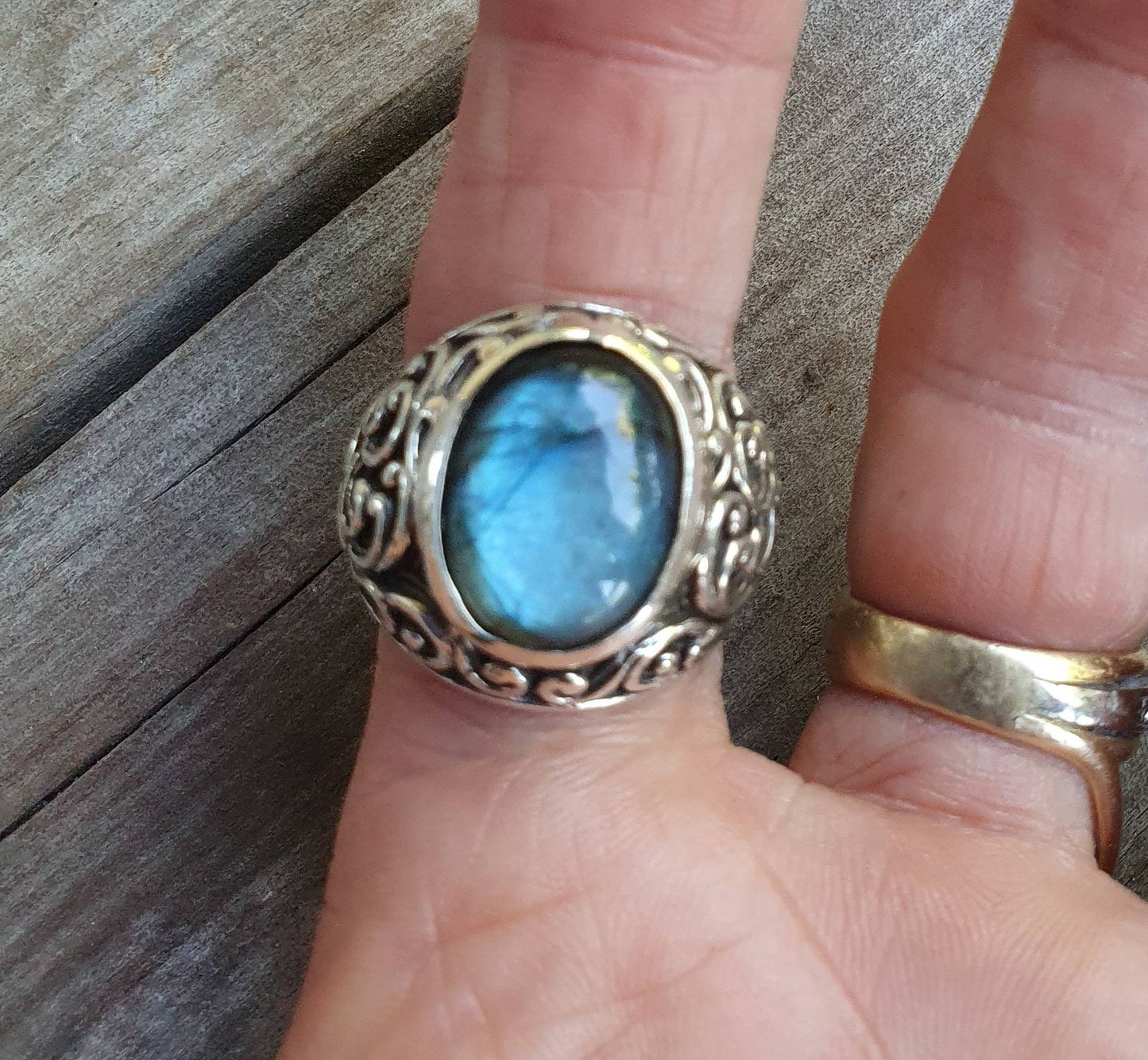 Labradorite chunky ring,sterling silver,beautiful scroll sides,vintage style,Japanese style waves,baroque,mens fashion,boho,