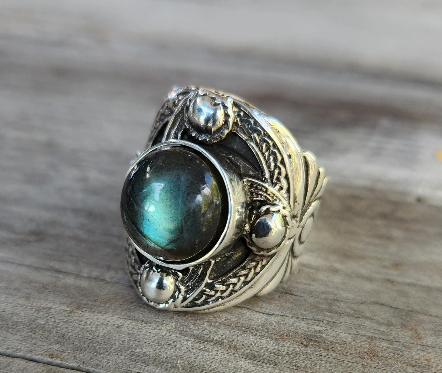 Labradorite large ring,925 sterling silver,srunni g chunky ornate celtic ring,medieval,tribal,large stone ring,shield,large mens ring,