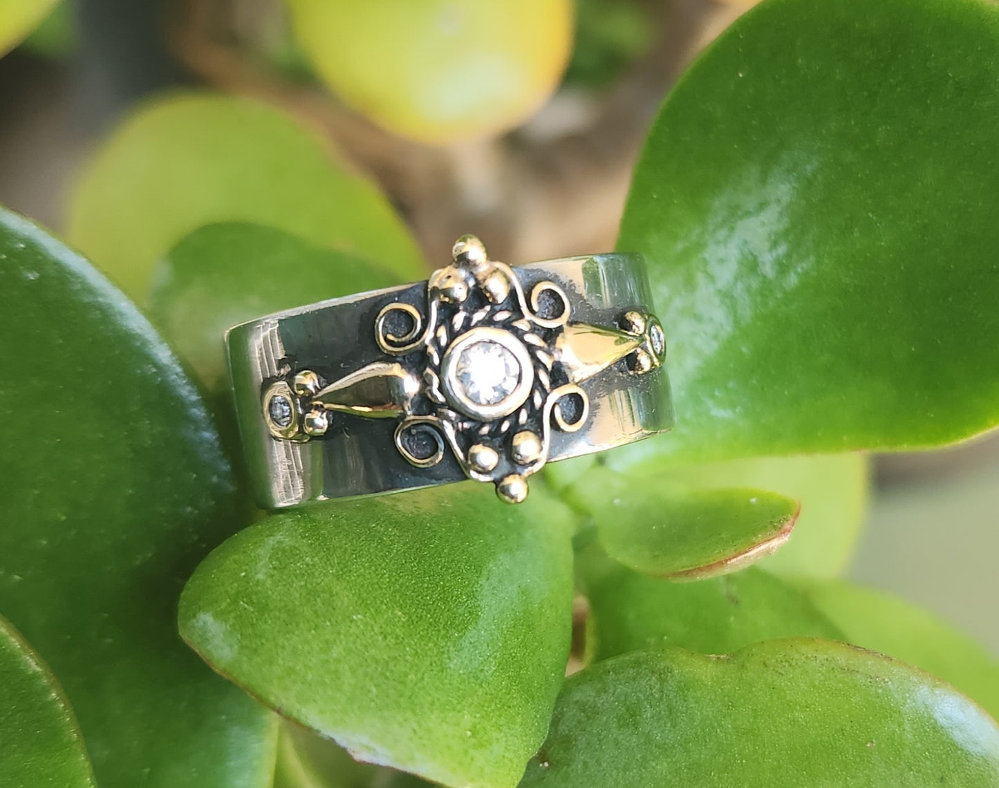 Gold and silver ring two tone cubic filegree ornate band