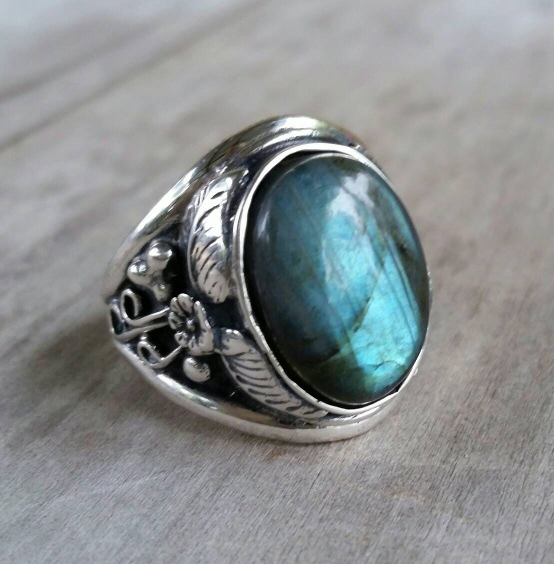 Labradorite ring,sterling silver,large stone ring,chunky ring,wedding ring,leaf pattern,blue green stone