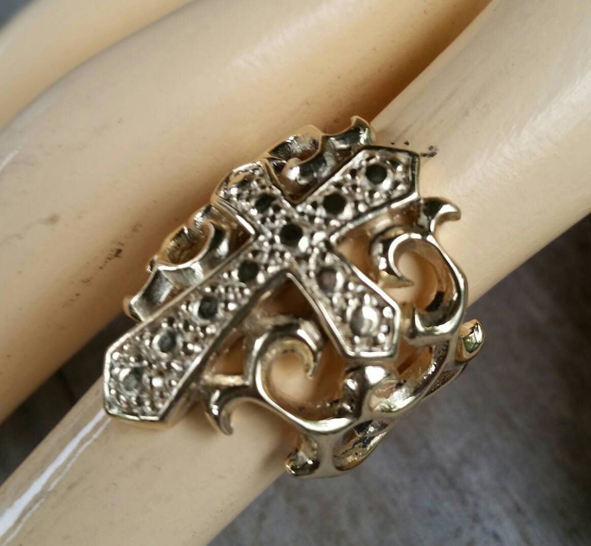gold cross ring,large ring, 9ct gold,ornate, filegree,steampunk ,wedding ring,baroque,vintage,religious,christin,church,maori koru