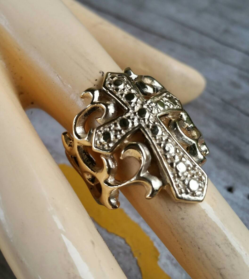 9ct gold Large cross ring ornate filegree steampunk wedding dress ring