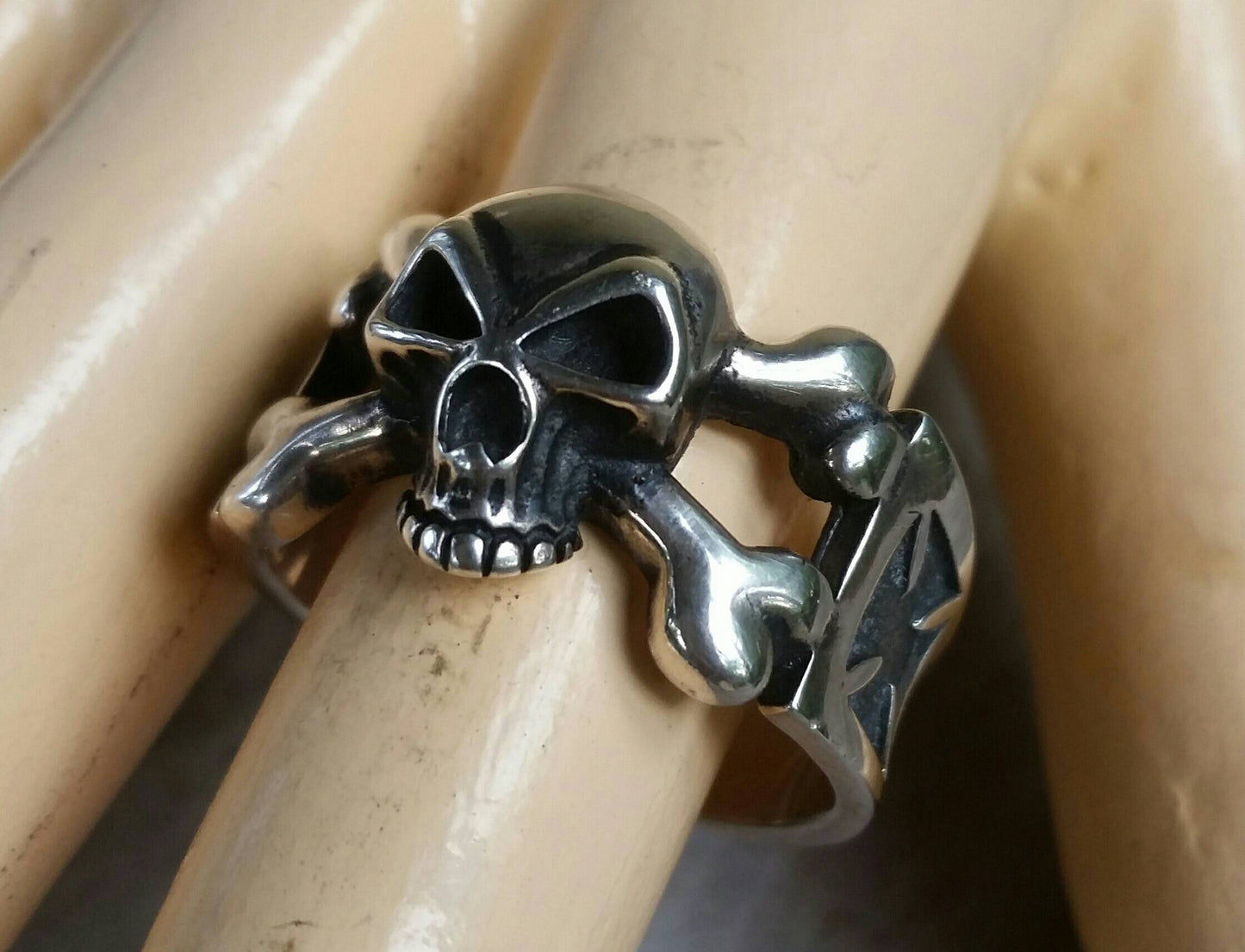 skull and cross bone ring, sterling silver,skull ring, cross, steampunk, pirate,gothic, punk,hand made,skull,skeleton