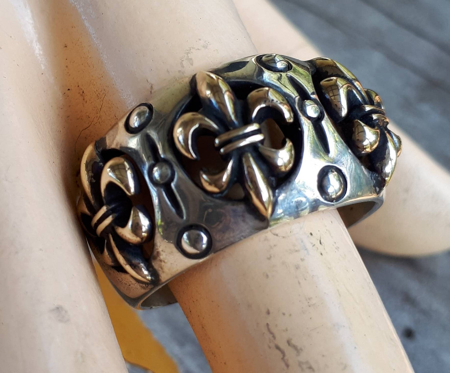 fleur de lis ring,two tone,gold and silver,9ct gold ,sterling silver, vintage,steampunk, victorian,baroque,rounded band,wedding ring,