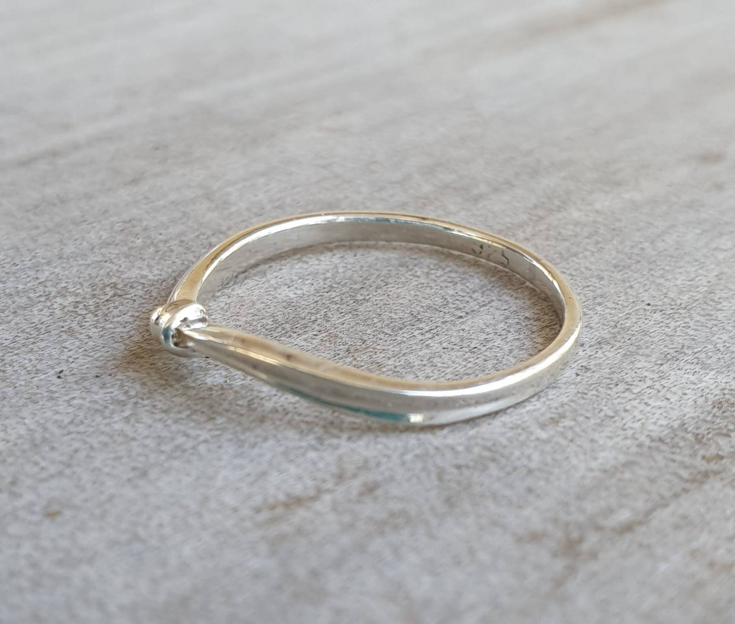 Fine silver ball ring,925 Sterling silve, dainty curved band,fine band,boho ring,thin silver ring,pinkie ring,wire ring.