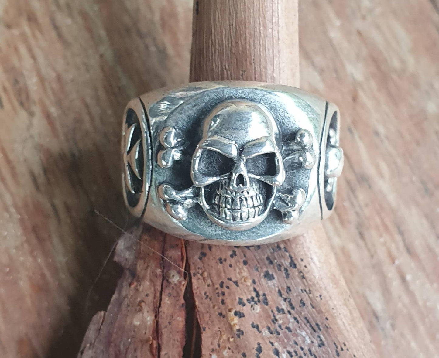 skull and cross bone ring,sterling silver, steampunk, gothic, punk,hand made,flat band,biker,hipster,pirate,tattoo skull,mans fashion
