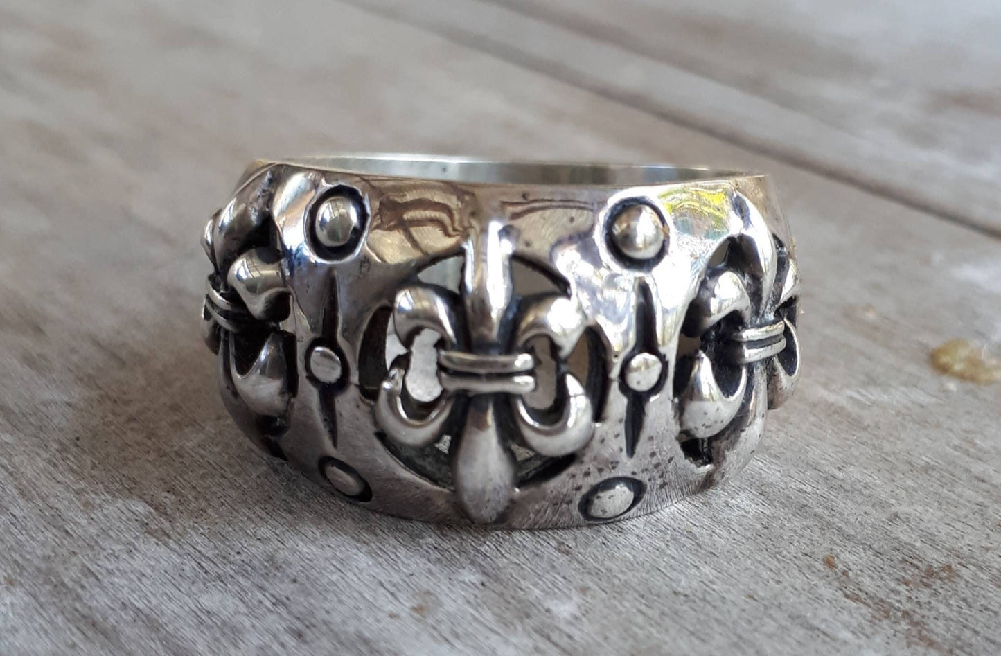 fluer de lis ring,sterling silver,vintage style,steampunk, victorian,baroque,rounded band,wedding ring,