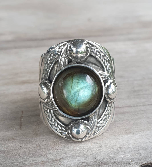 Labradorite ring,925 sterling silver,round golden Labradorite,chunky ring,celtic ring,medieval,tribal,large stone ring,shield,large mens