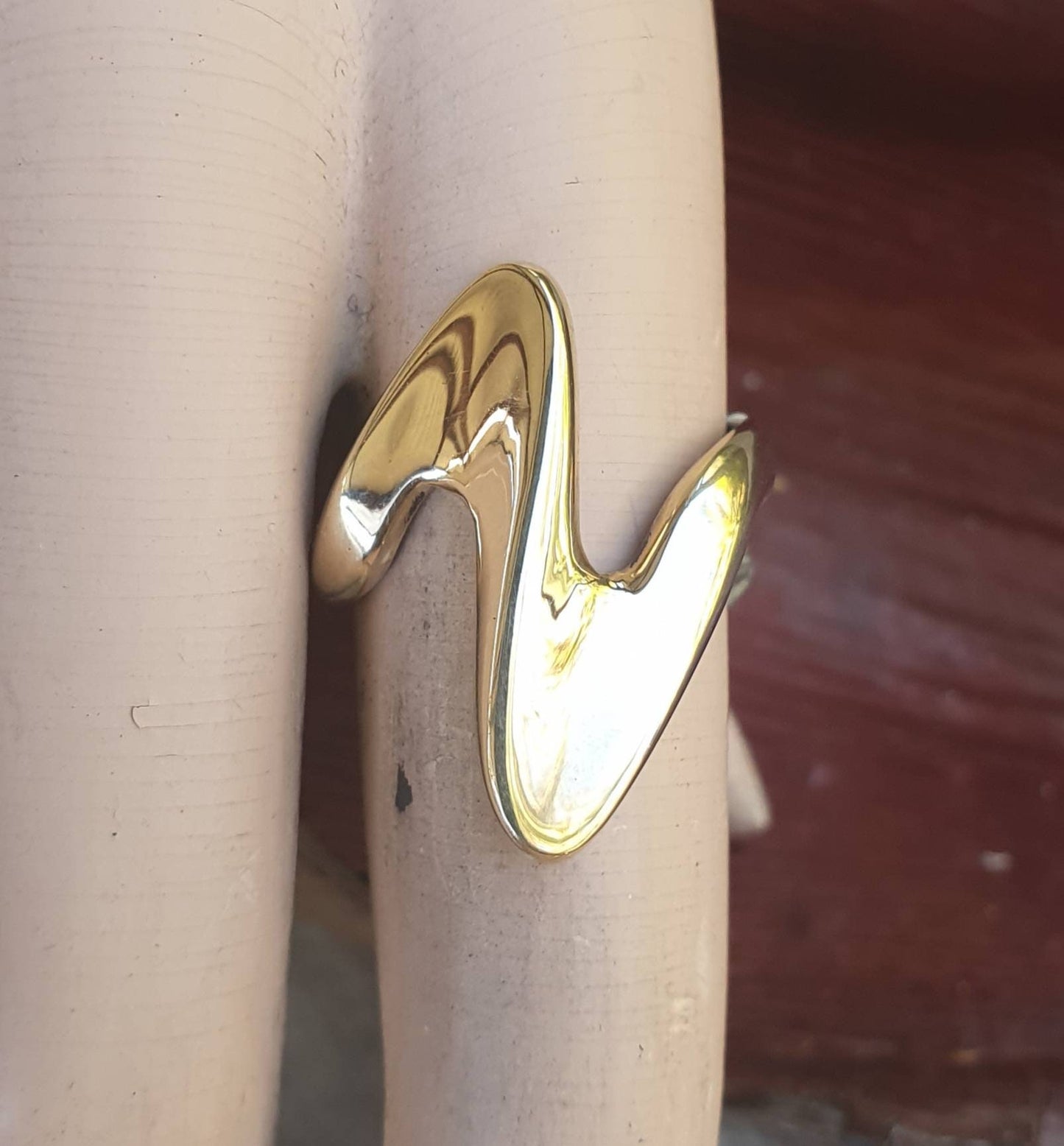 9k gold long ring,handmade,solid 9ct gold,smooth swirl,boho,deco,bespoke,art nouveau,retro gold ring,chunky gold ring,goddess