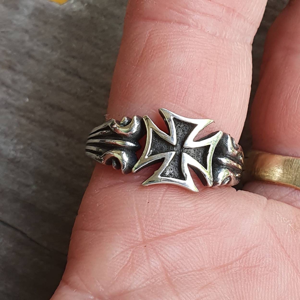Small maltese cross ring,sterling silver,pinkie ring,even sided cross, steampunk,gothic, Celtic cross,even sided cross,knights templar,pinkie ring