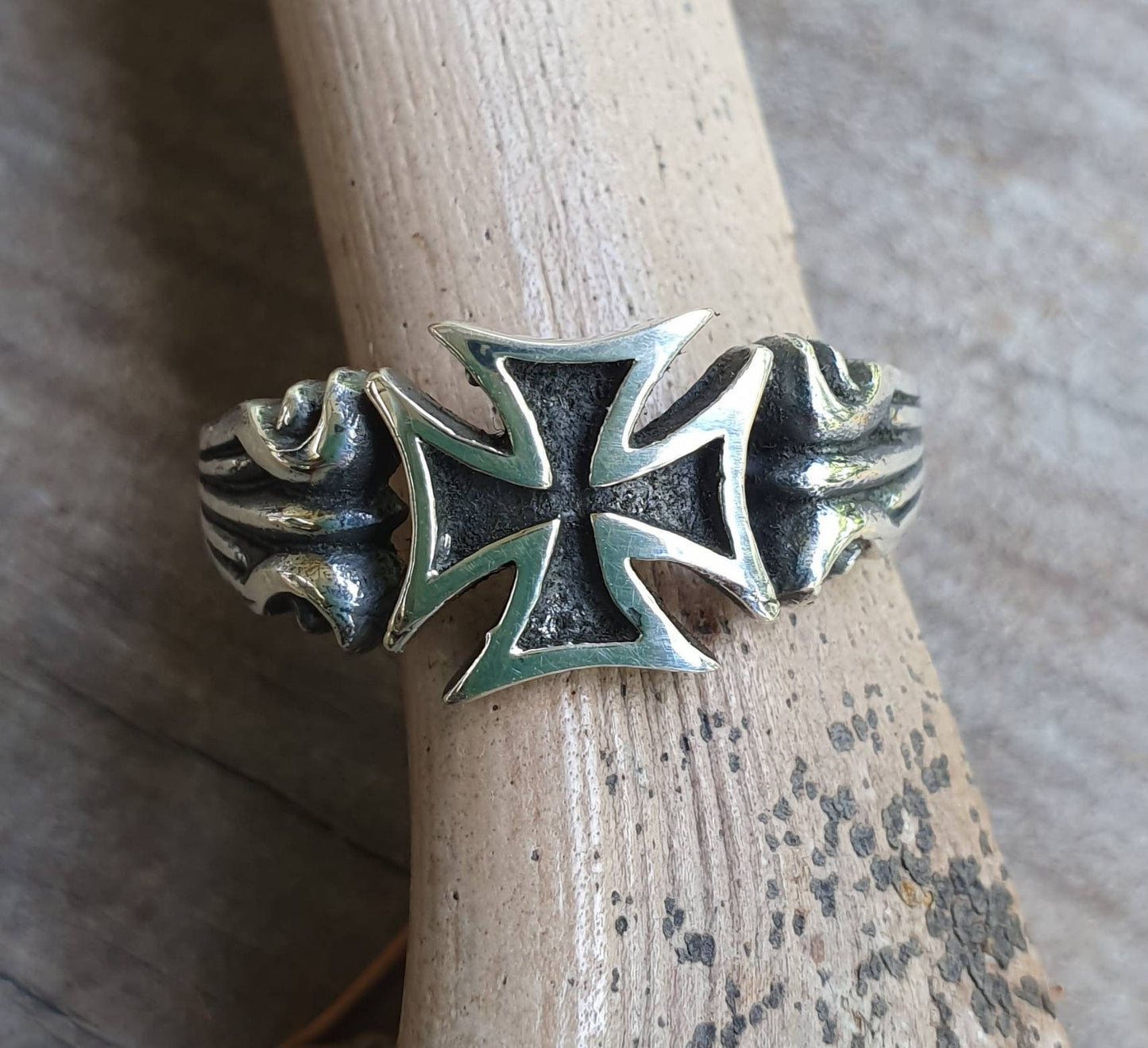 Small maltese cross ring,sterling silver,pinkie ring,even sided cross, steampunk,gothic, Celtic cross,even sided cross,knights templar,pinkie ring
