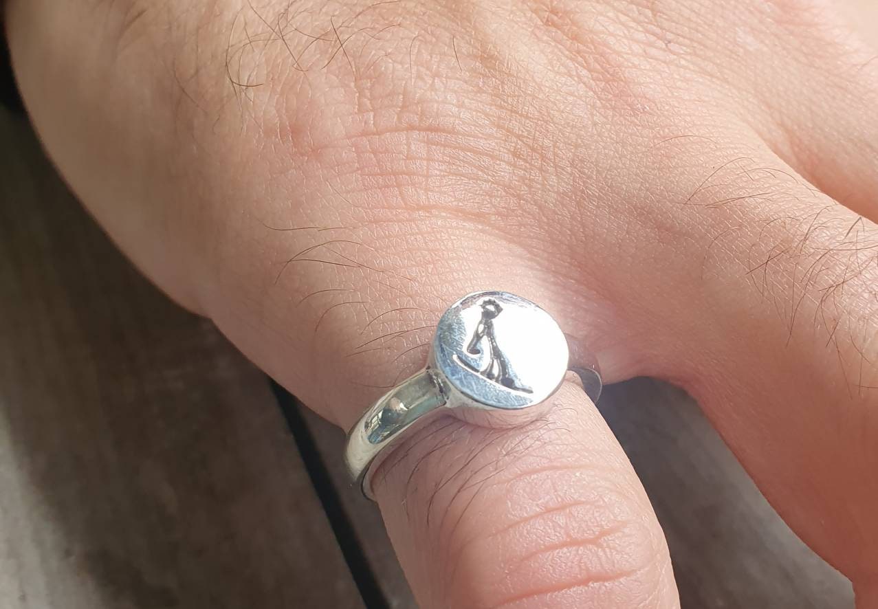Snowboarder signet ring,or snow skier ring, 925 sterling silver,unisex,plain silver,snowboard, silver signet ring.