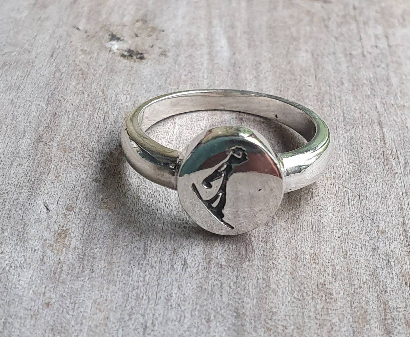 Snowboarder signet ring,or snow skier ring, 925 sterling silver,unisex,plain silver,snowboard, silver signet ring.