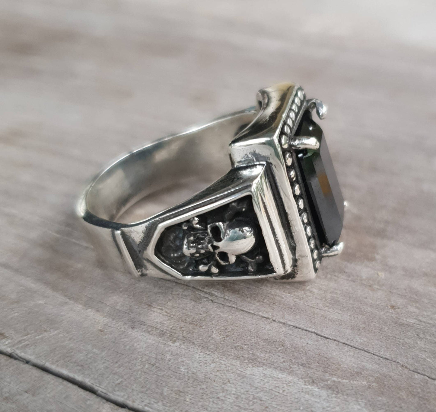 Chunky onyx signet ring,skull and cross bone,sterling silver, steampunk,gothic, punk,biker,hipster,pirate,tattoo skull,mans fashion