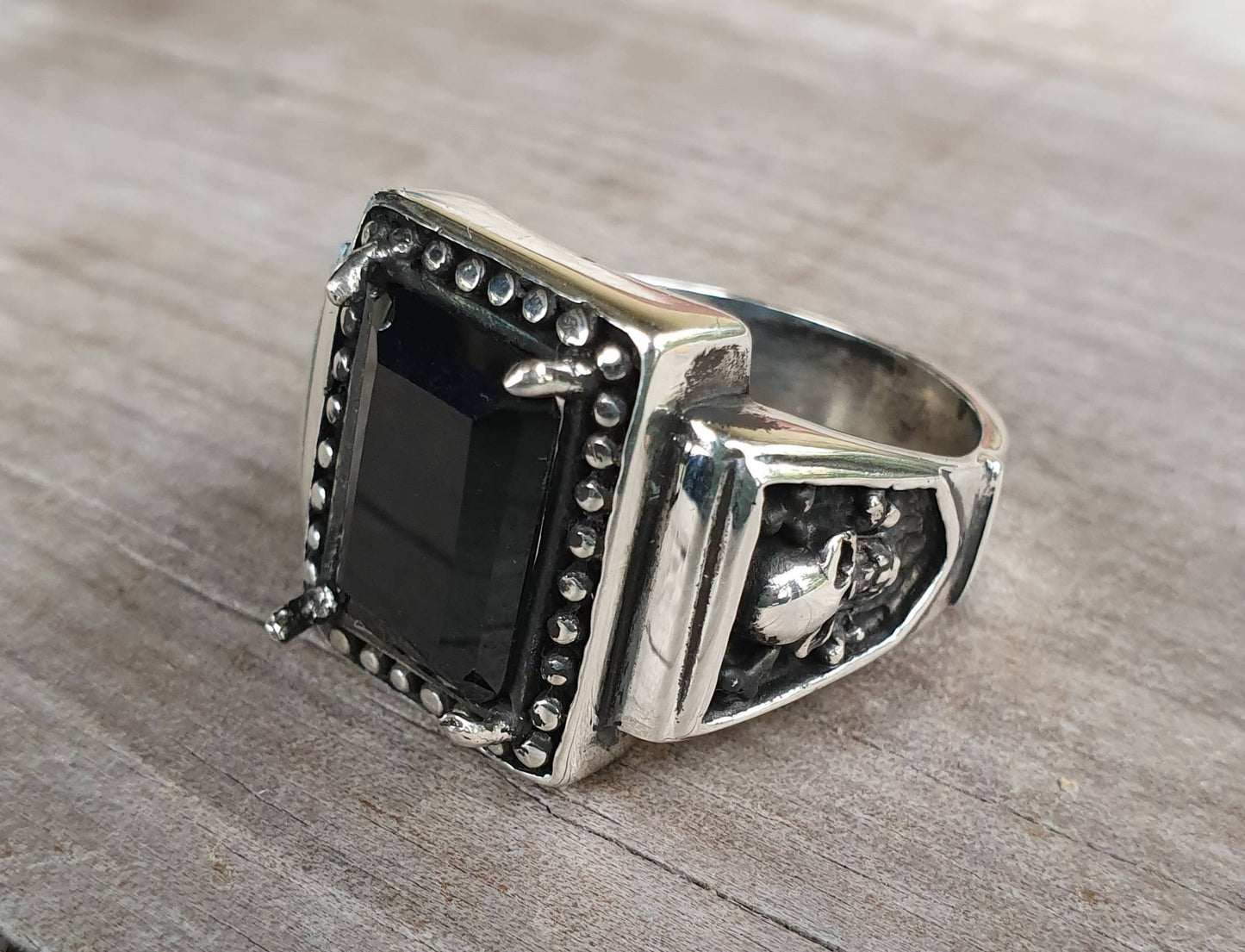 Chunky onyx signet ring,skull and cross bone,sterling silver, steampunk,gothic, punk,biker,hipster,pirate,tattoo skull,mans fashion