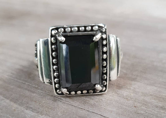Chunky onyx signet ring,skull and cross bone,sterling silver, steampunk,gothic, punk,biker,hipster,pirate,tattoo skull,mans fashion