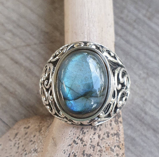 Labradorite chunky ring,sterling silver,beautiful scroll sides,vintage style,Japanese style waves,baroque,mens fashion,boho,