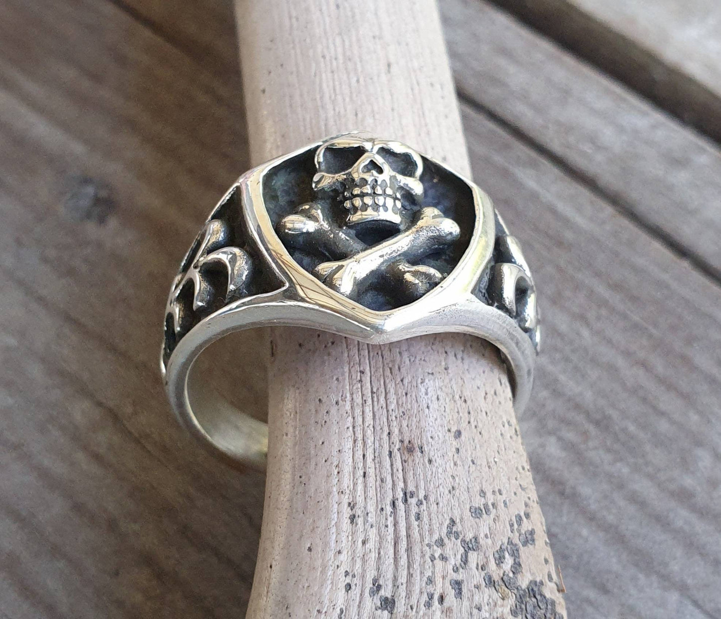 9K skull and crossbone ring,Two tone,9ct gold and sterling silver,pirate ring, steampunk gothic punk