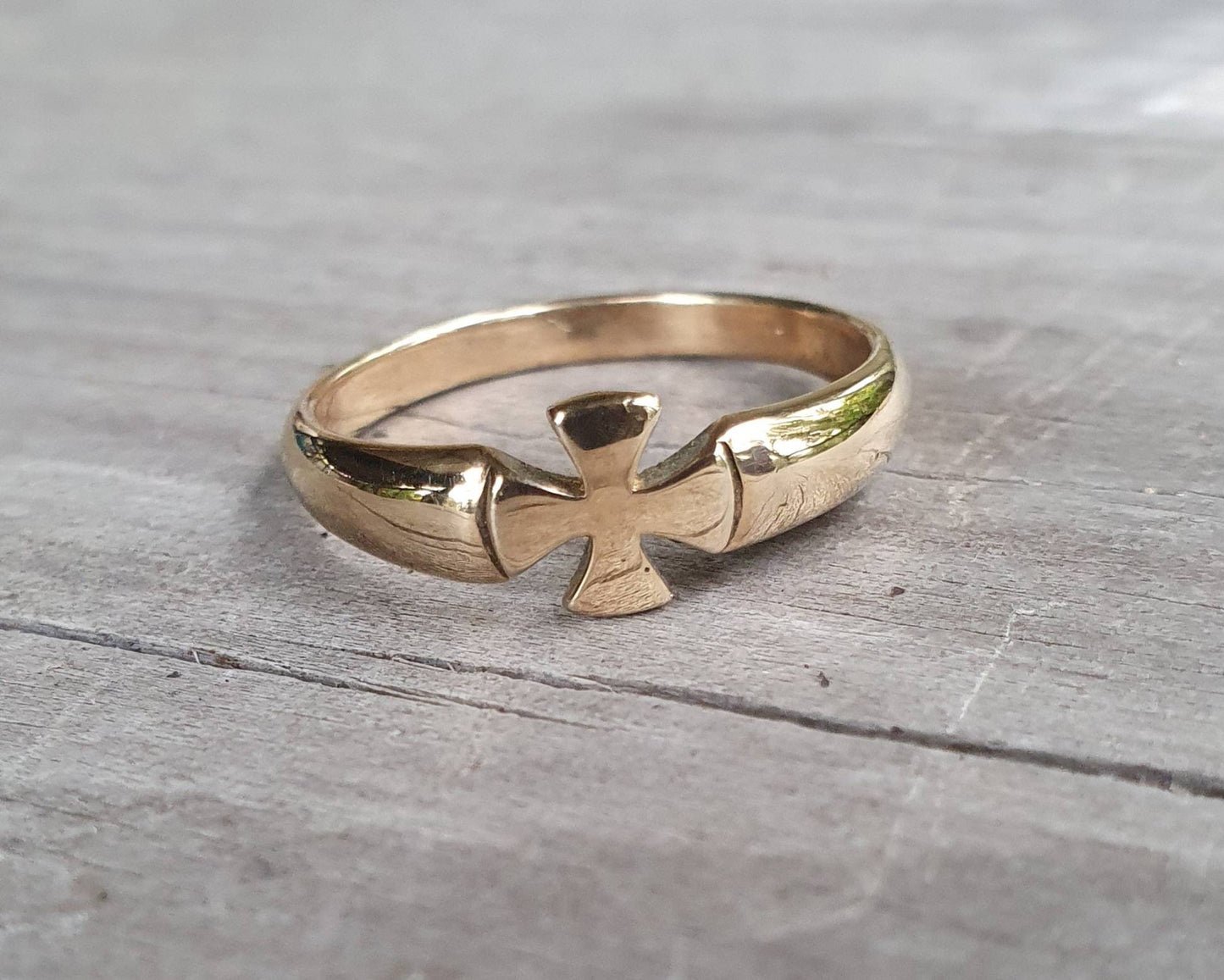 Small gold cross ring,9k,solid 9ct gold(not plated),pinkie ring,mini cross,even sided cross, steampunk,gothic,knights templarl
