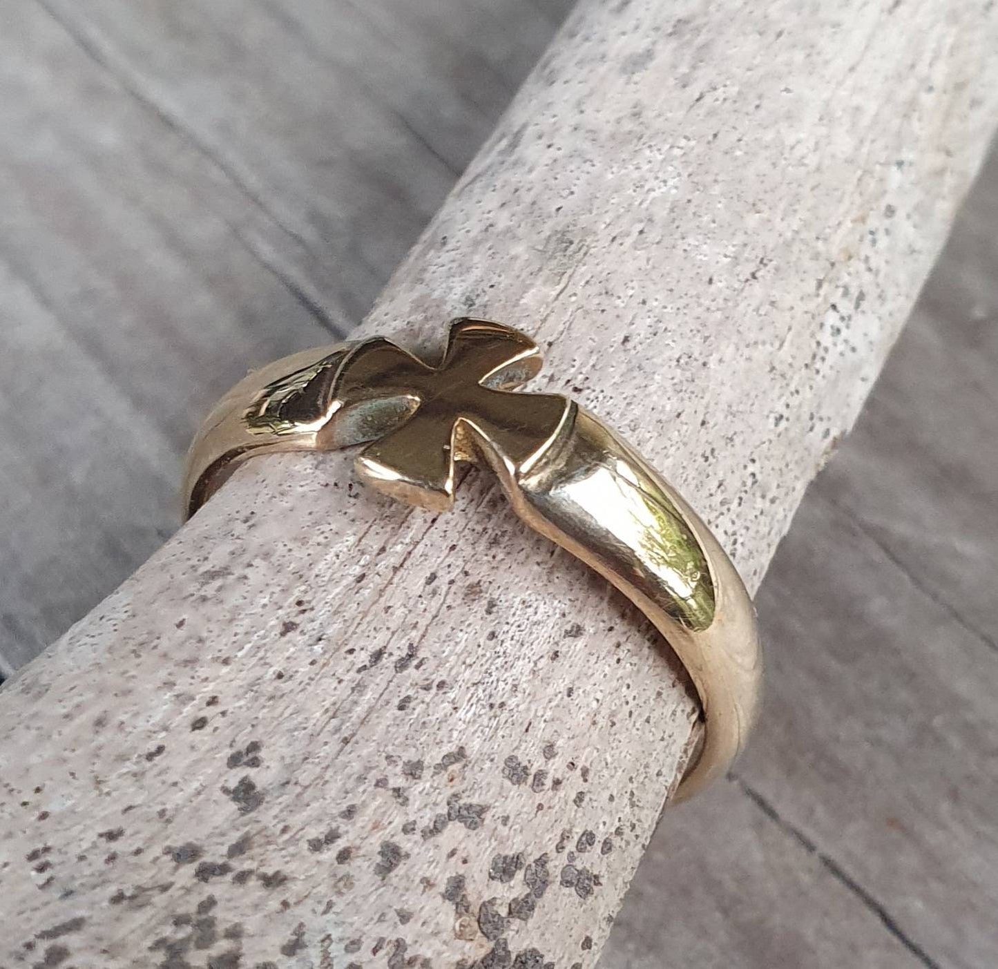 Small gold cross ring,9k,solid 9ct gold(not plated),pinkie ring,mini cross,even sided cross, steampunk,gothic,knights templarl