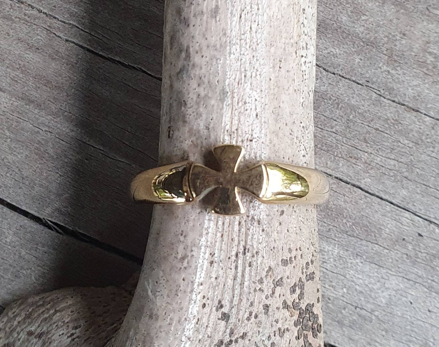 Small gold cross ring,9k,solid 9ct gold(not plated),pinkie ring,mini cross,even sided cross, steampunk,gothic,knights templarl