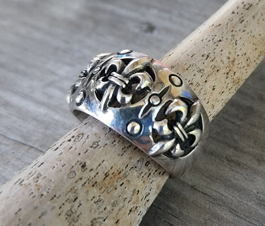fluer de lis ring,sterling silver,vintage style,steampunk, victorian,baroque,rounded band,wedding ring,