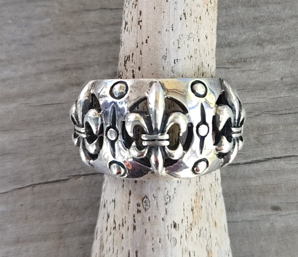 fluer de lis ring,sterling silver,vintage style,steampunk, victorian,baroque,rounded band,wedding ring,