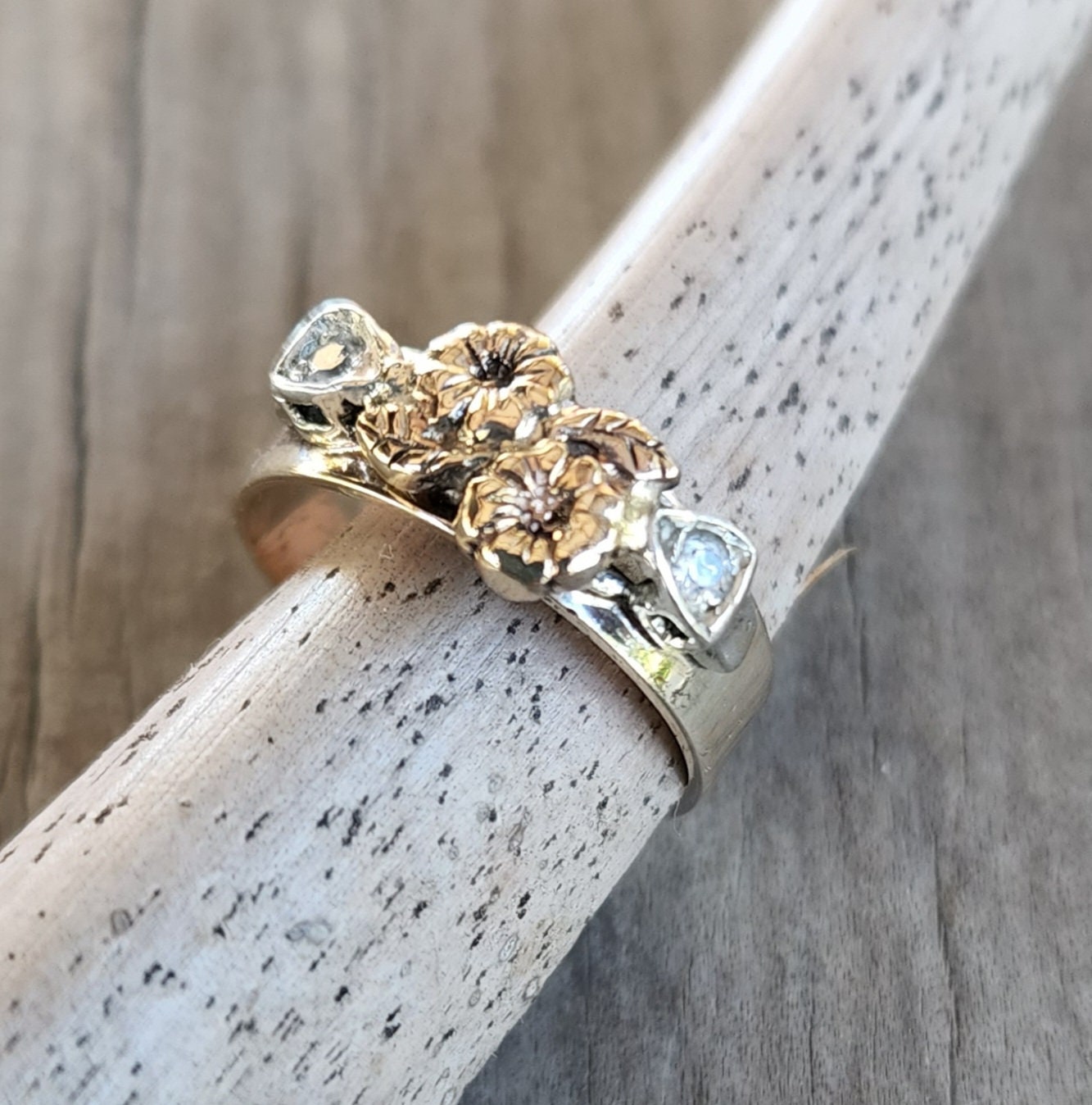 Gold Flower ring,9k vintage upcycled ring,dainty,pinkie ring,boho,shabby shic,