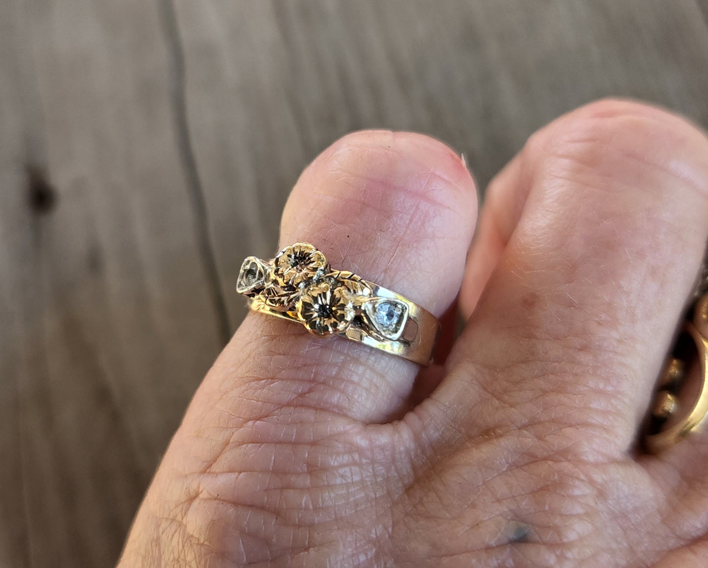 Gold Flower ring,9k vintage upcycled ring,dainty,pinkie ring,boho,shabby shic,