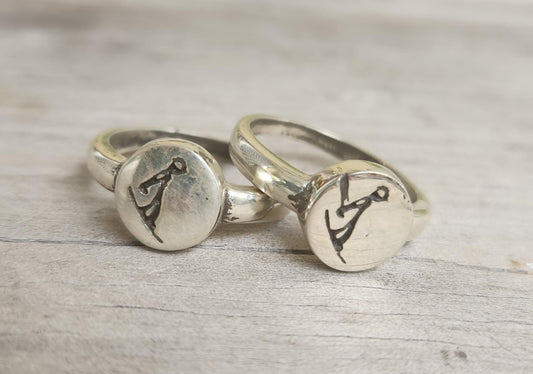 Skier signet ring, 925 sterling silver,snowboard,unisex,plain silver,snowboarder,round silver signet ring