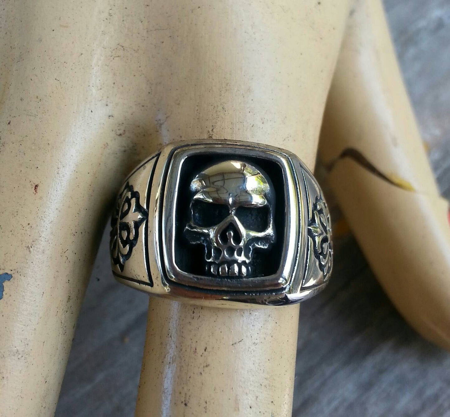 Small Skull signet ring,925 sterling silver, square signet,alternative,steampunk, gothic, punk ,pirate,hipster,man's fashion,hand made