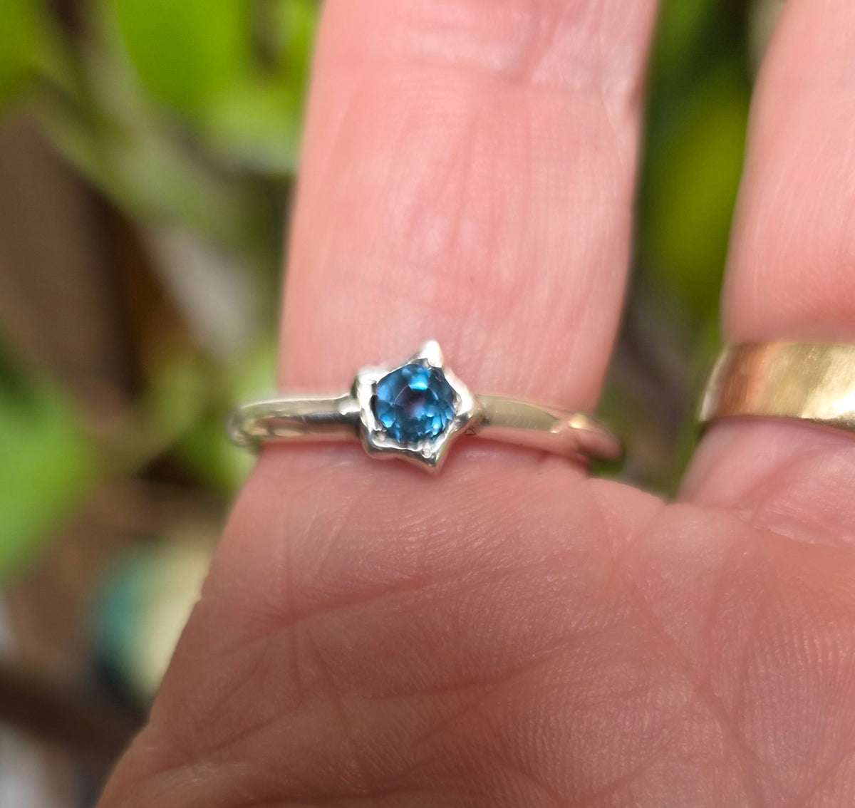 Star cz ring,925 sterling silver,2.5 mm halo band