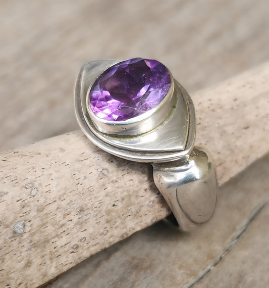 Amethyst ring,925 sterling silver,chunky eye shaped design.simple and modern,handmade, ring,goddess,boho