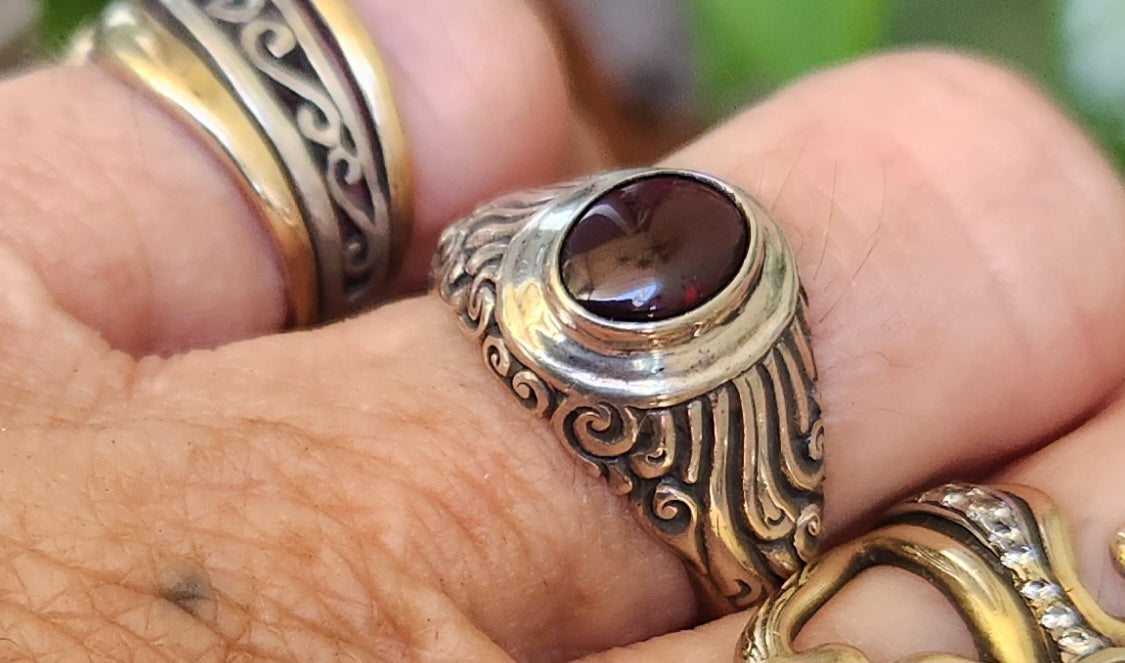 Garnet cabachon ring,925 sterling silver, swirl,wave design