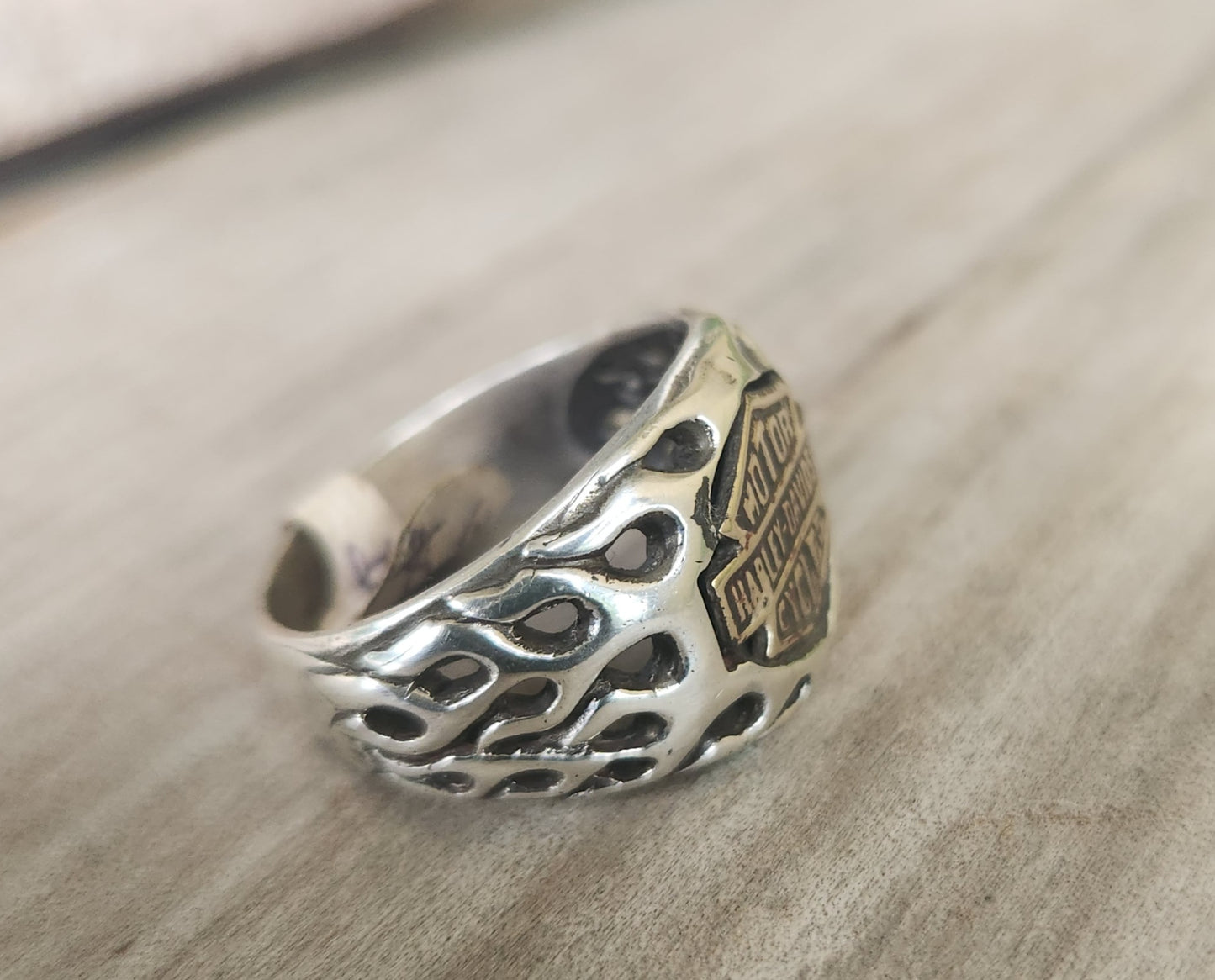 Harley Davison flame ring 925 sterling silver with brass logo. Vintage piece from 80s