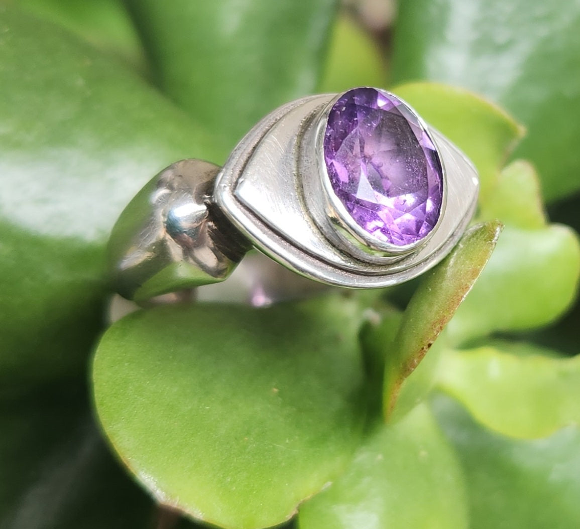 Amethyst ring,925 sterling silver,chunky eye shaped design.simple and modern,handmade, ring,goddess,boho