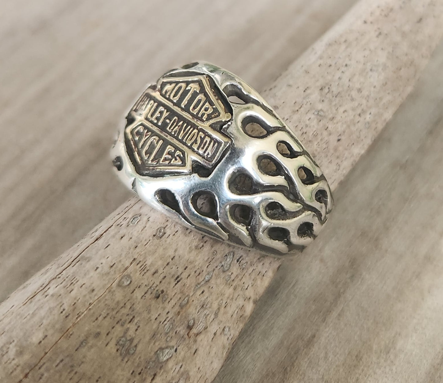 Harley Davison flame ring 925 sterling silver with brass logo. Vintage piece from 80s