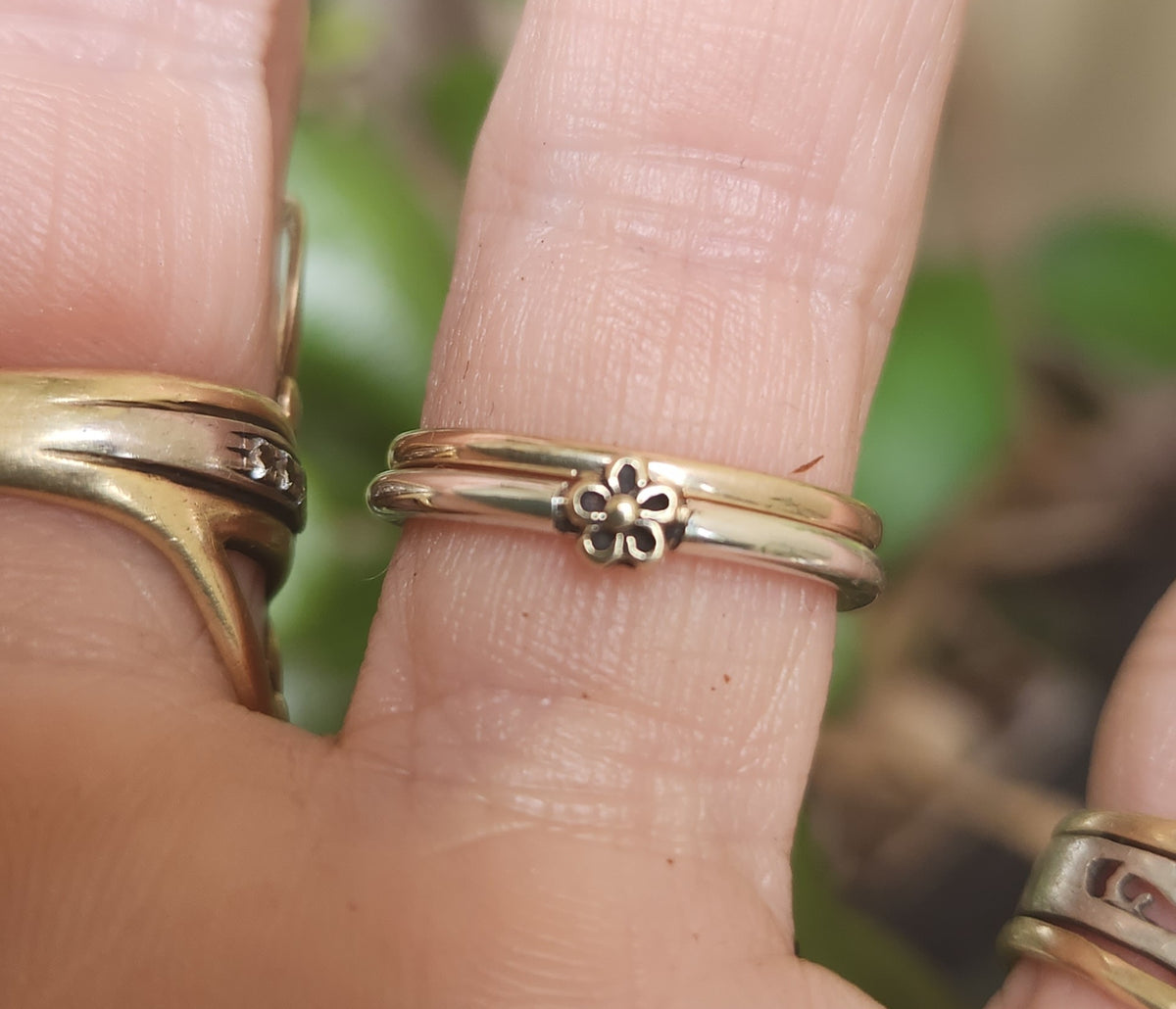 Two tone ring.9k gold flower on sterling silver band. Dainty mixed metal ring