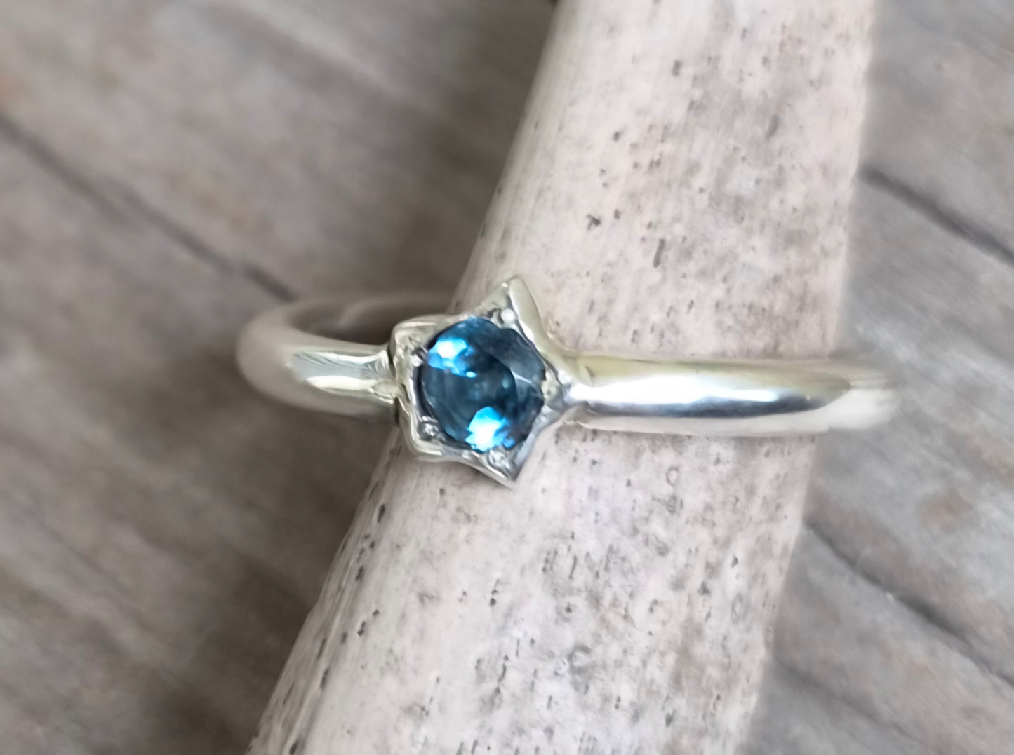 Star cz ring,925 sterling silver,2.5 mm halo band