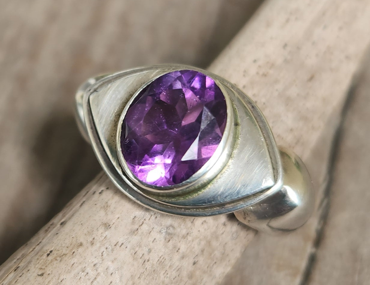 Amethyst ring,925 sterling silver,chunky eye shaped design.simple and modern,handmade, ring,goddess,boho