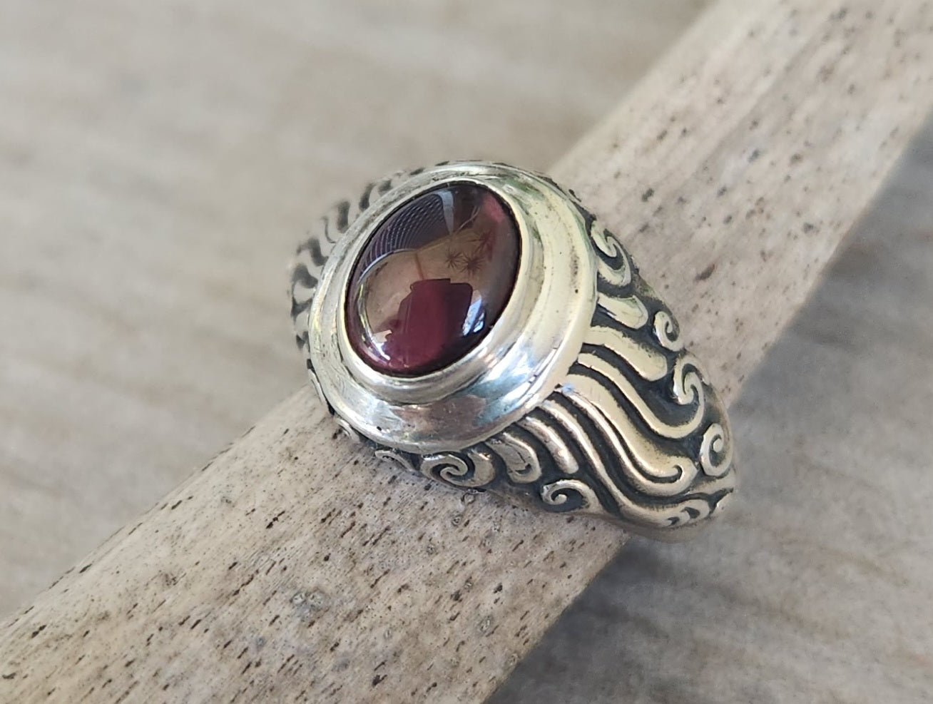 Garnet cabachon ring,925 sterling silver, swirl,wave design