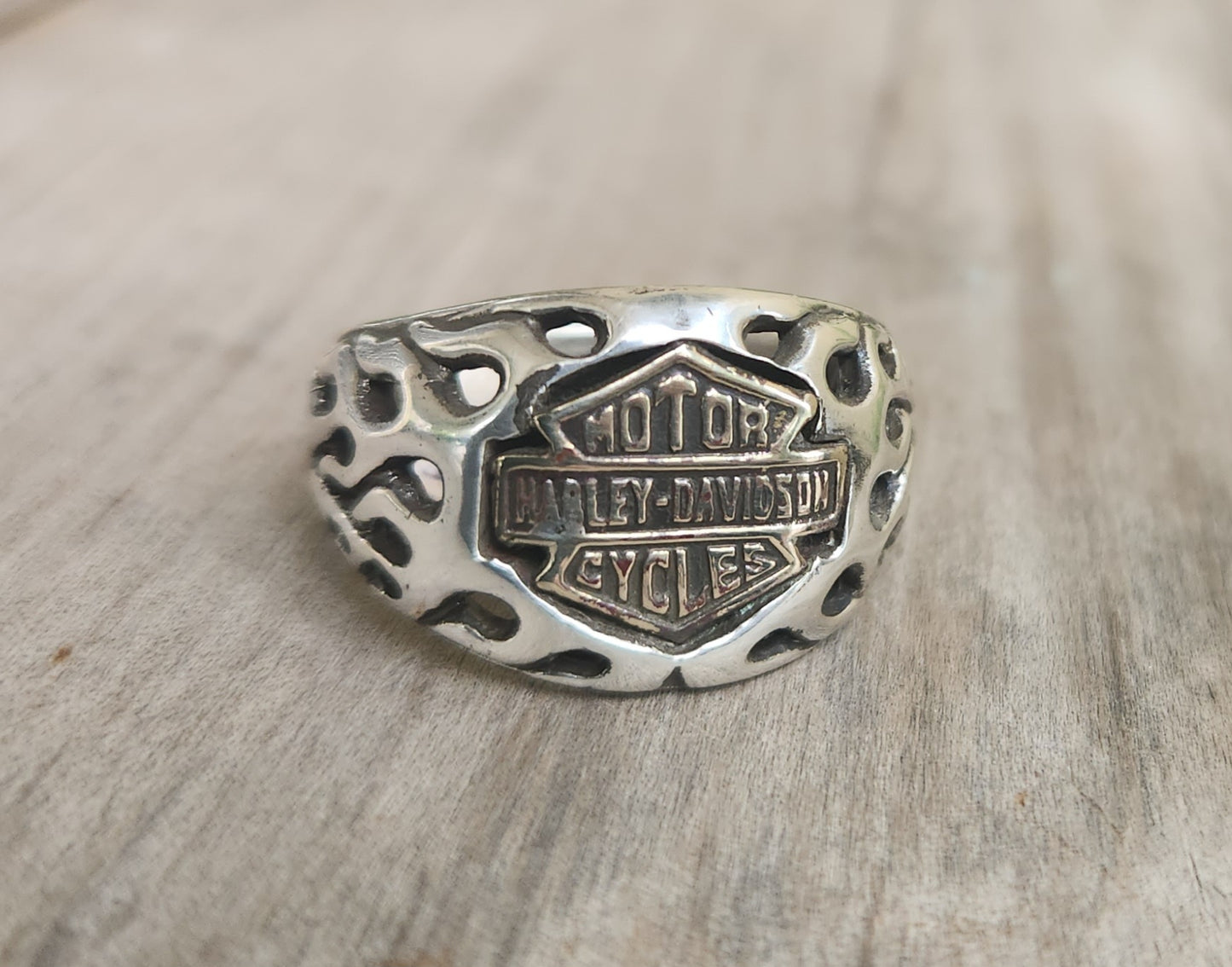 Harley Davison flame ring 925 sterling silver with brass logo. Vintage piece from 80s