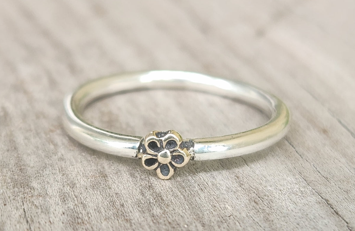 Two tone ring.9k gold flower on sterling silver band. Dainty mixed metal ring
