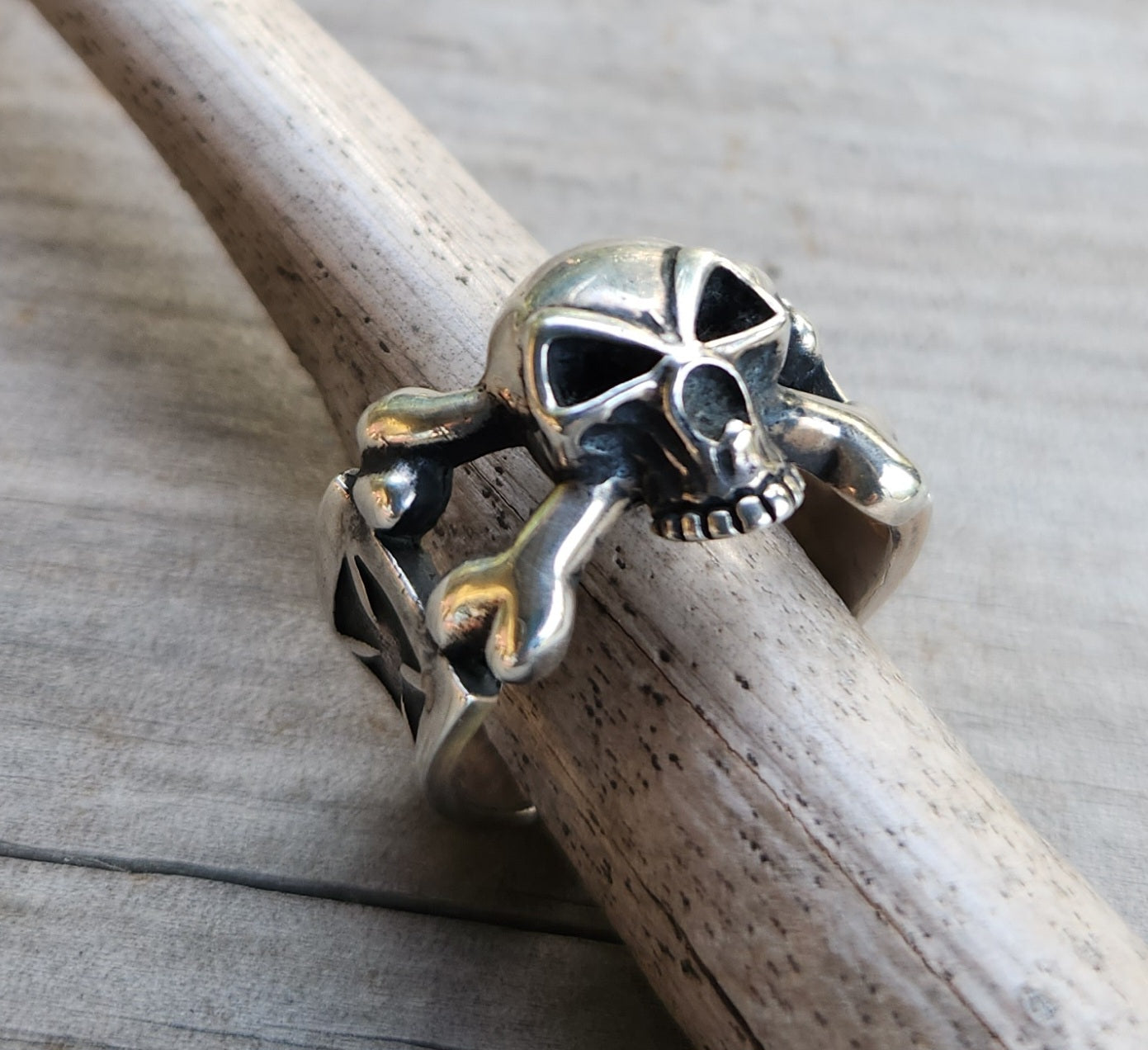 skull and cross bone ring, sterling silver,skull ring,  cross, steampunk, pirate,gothic, punk,hand made,skull,skeleton