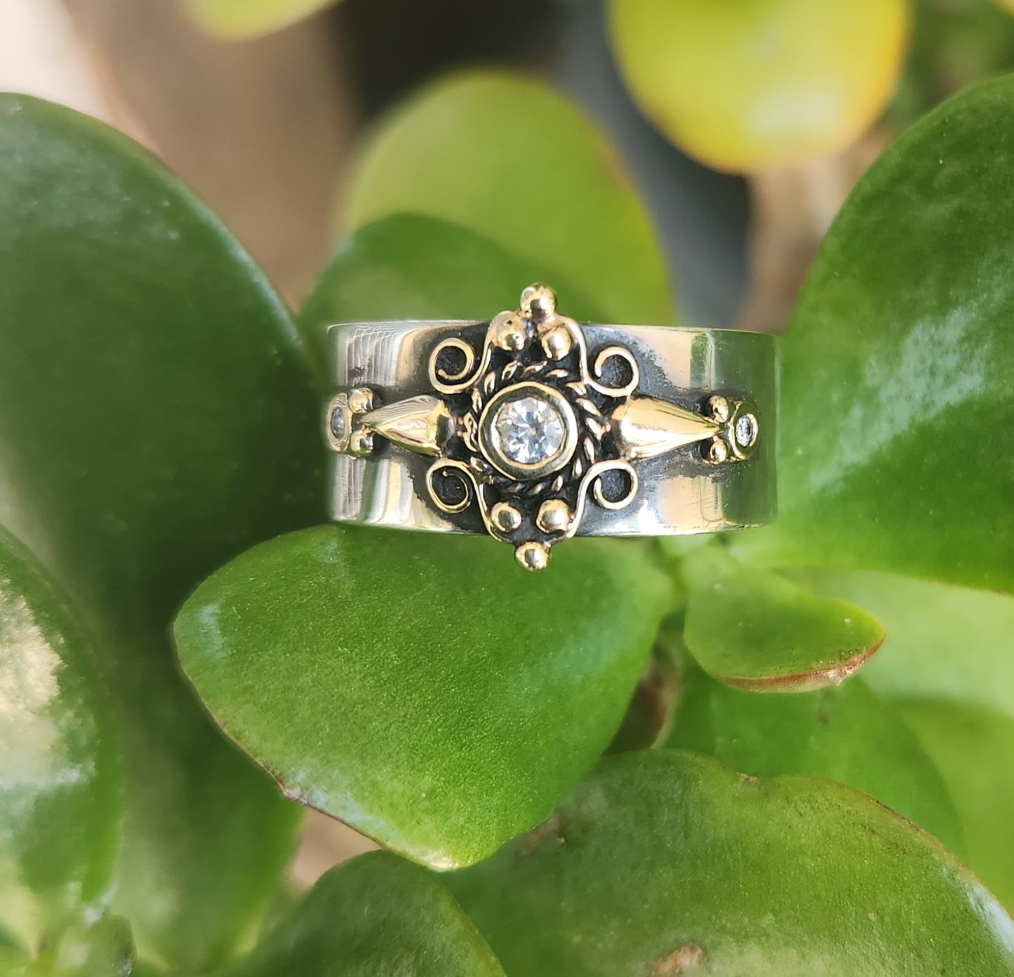 Gold and silver ring two tone cubic filegree ornate band