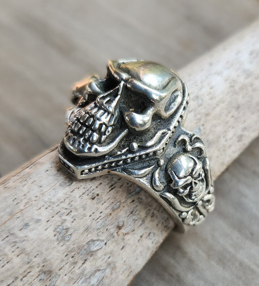 skull ring,925 sterling silver,pirate skull,ladies skull ring,handmade,gothic, punk,steampunk,pinkie skull ring,biker