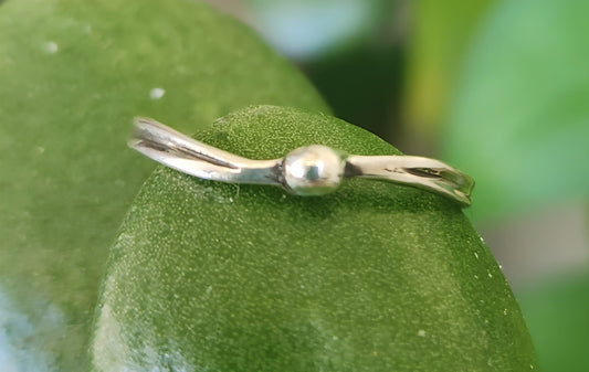 Fine silver ball ring,925 Sterling silve, dainty curved band,fine band,boho ring,thin silver ring,pinkie ring,wire ring.