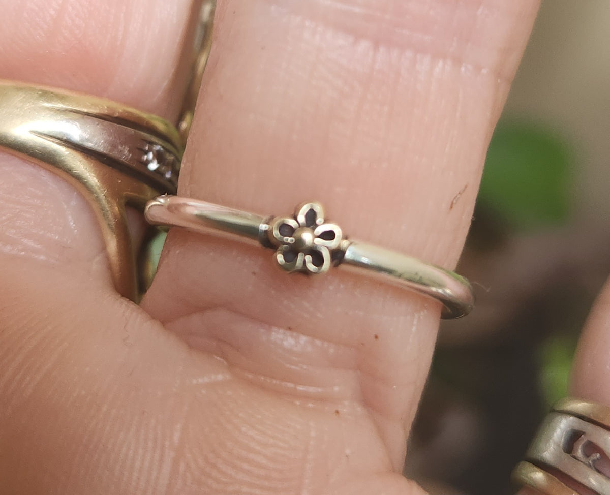 Two tone ring.9k gold flower on sterling silver band. Dainty mixed metal ring